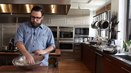 Как почистить чеснок за 10 секунд
